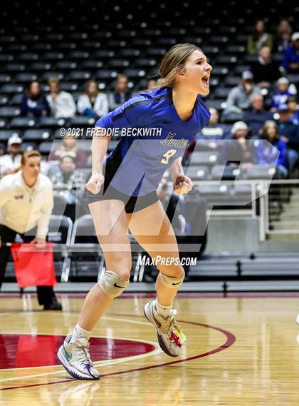 Thumbnail 1 in Lorena vs. Gunter (UIL Volleyball 3A Semi-Finals)  photogallery.