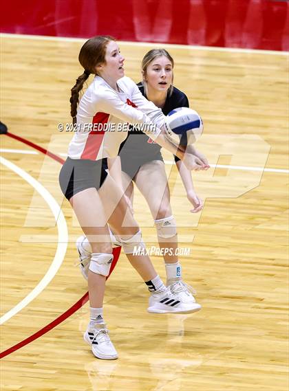 Thumbnail 2 in Lorena vs. Gunter (UIL Volleyball 3A Semi-Finals)  photogallery.