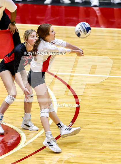 Thumbnail 2 in Lorena vs. Gunter (UIL Volleyball 3A Semi-Finals)  photogallery.