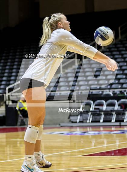 Thumbnail 3 in Lorena vs. Gunter (UIL Volleyball 3A Semi-Finals)  photogallery.