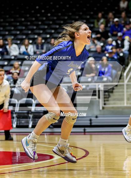 Thumbnail 2 in Lorena vs. Gunter (UIL Volleyball 3A Semi-Finals)  photogallery.