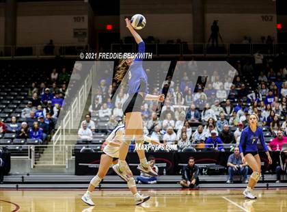 Thumbnail 1 in Lorena vs. Gunter (UIL Volleyball 3A Semi-Finals)  photogallery.