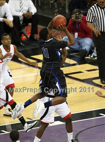 Thumbnail 2 in Salesian vs. Windward (CIF State D4 Final) photogallery.