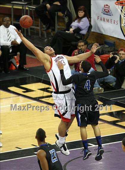 Thumbnail 3 in Salesian vs. Windward (CIF State D4 Final) photogallery.