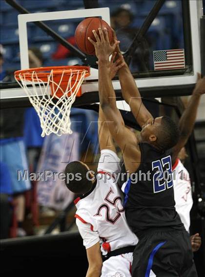 Thumbnail 2 in Salesian vs. Windward (CIF State D4 Final) photogallery.