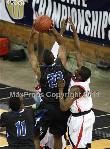 Thumbnail 2 in Salesian vs. Windward (CIF State D4 Final) photogallery.