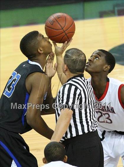Thumbnail 1 in Salesian vs. Windward (CIF State D4 Final) photogallery.