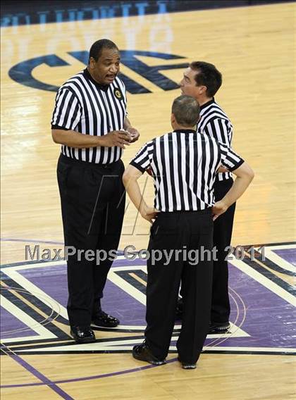 Thumbnail 1 in Salesian vs. Windward (CIF State D4 Final) photogallery.