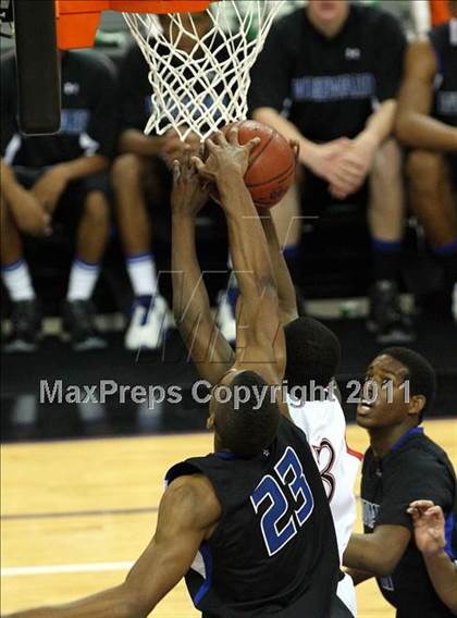 Thumbnail 3 in Salesian vs. Windward (CIF State D4 Final) photogallery.