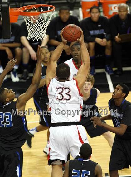 Thumbnail 2 in Salesian vs. Windward (CIF State D4 Final) photogallery.