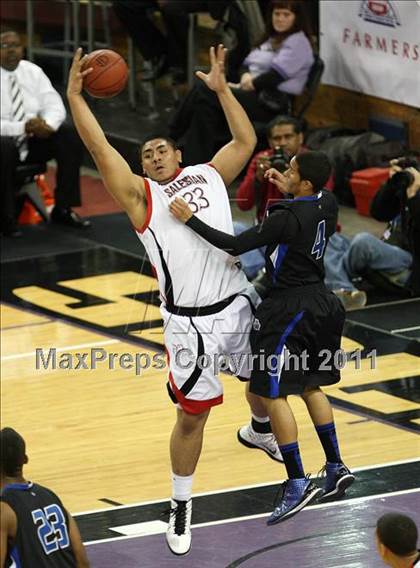 Thumbnail 2 in Salesian vs. Windward (CIF State D4 Final) photogallery.