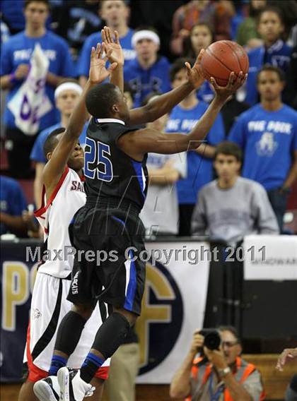 Thumbnail 2 in Salesian vs. Windward (CIF State D4 Final) photogallery.