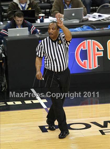 Thumbnail 2 in Salesian vs. Windward (CIF State D4 Final) photogallery.