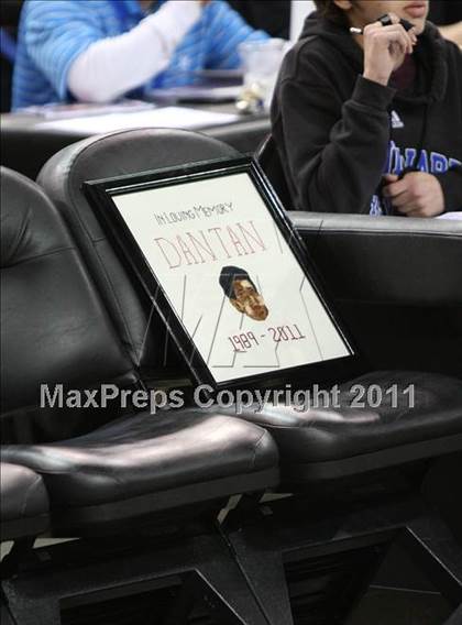 Thumbnail 1 in Salesian vs. Windward (CIF State D4 Final) photogallery.