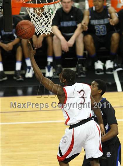 Thumbnail 3 in Salesian vs. Windward (CIF State D4 Final) photogallery.
