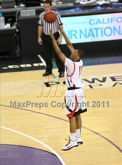 Thumbnail 3 in Salesian vs. Windward (CIF State D4 Final) photogallery.
