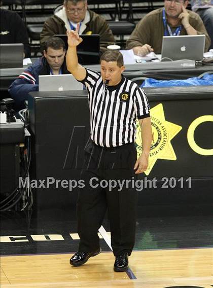 Thumbnail 1 in Salesian vs. Windward (CIF State D4 Final) photogallery.