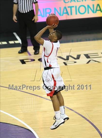Thumbnail 2 in Salesian vs. Windward (CIF State D4 Final) photogallery.