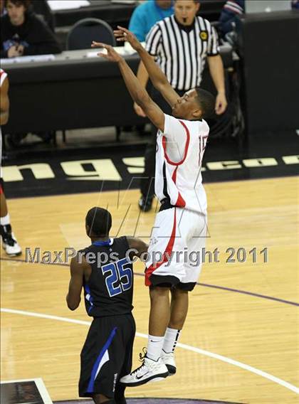 Thumbnail 2 in Salesian vs. Windward (CIF State D4 Final) photogallery.