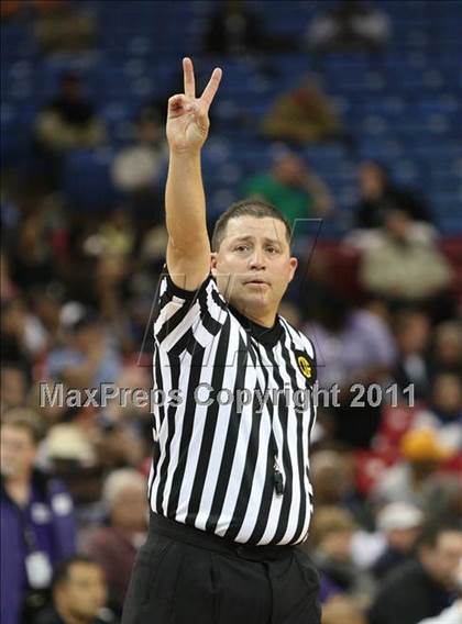 Thumbnail 2 in Salesian vs. Windward (CIF State D4 Final) photogallery.