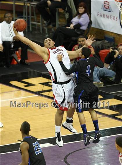 Thumbnail 1 in Salesian vs. Windward (CIF State D4 Final) photogallery.