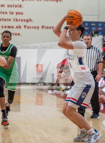 Thumbnail 2 in Montgomery vs. St. Mary's (Torrey Pines Holiday Classic) photogallery.