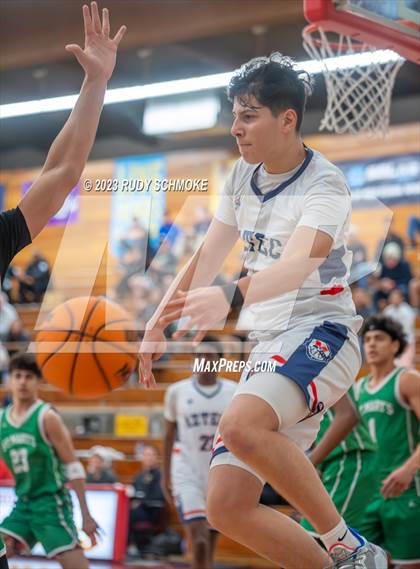 Thumbnail 1 in Montgomery vs. St. Mary's (Torrey Pines Holiday Classic) photogallery.