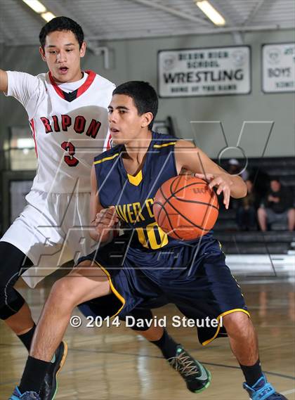 Thumbnail 3 in River City vs. Ripon (Ram Jam Winter Classic) photogallery.