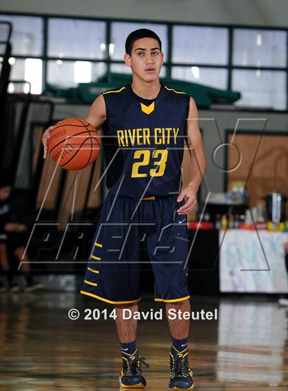 Thumbnail 2 in River City vs. Ripon (Ram Jam Winter Classic) photogallery.