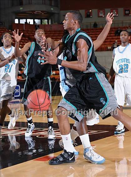 Thumbnail 2 in Sheldon vs. Burbank (CIF SJS D1 Playoffs) photogallery.