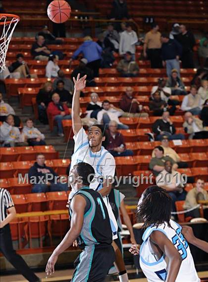 Thumbnail 1 in Sheldon vs. Burbank (CIF SJS D1 Playoffs) photogallery.
