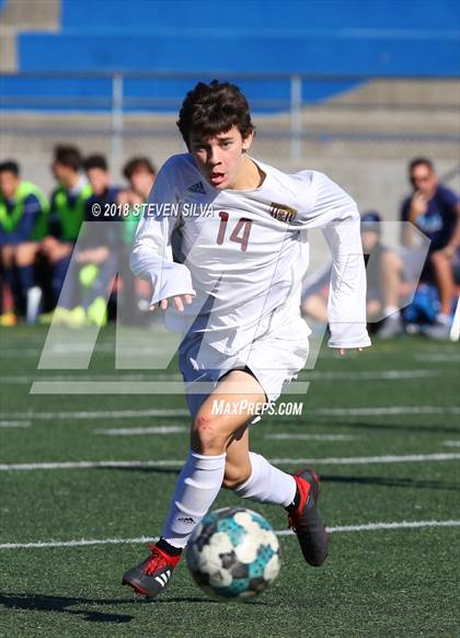 Thumbnail 3 in Point Loma vs. University City (San Diego Holiday Tournament) photogallery.