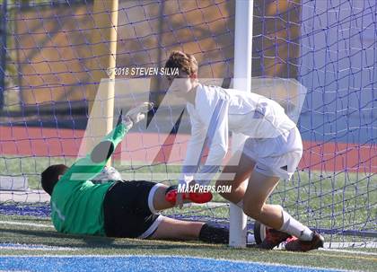 Thumbnail 3 in Point Loma vs. University City (San Diego Holiday Tournament) photogallery.