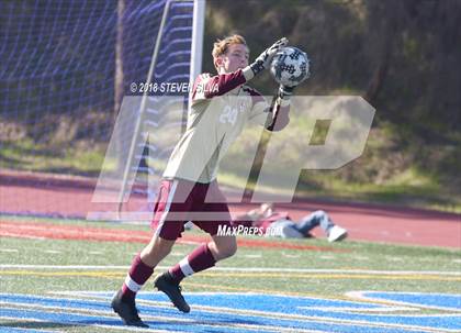 Thumbnail 2 in Point Loma vs. University City (San Diego Holiday Tournament) photogallery.
