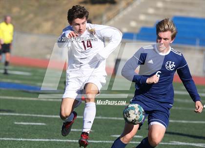 Thumbnail 2 in Point Loma vs. University City (San Diego Holiday Tournament) photogallery.
