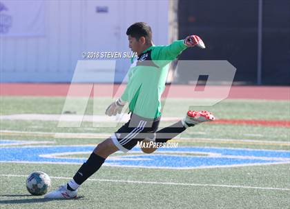Thumbnail 1 in Point Loma vs. University City (San Diego Holiday Tournament) photogallery.