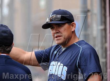 Thumbnail 3 in Los Osos vs. La Canada photogallery.