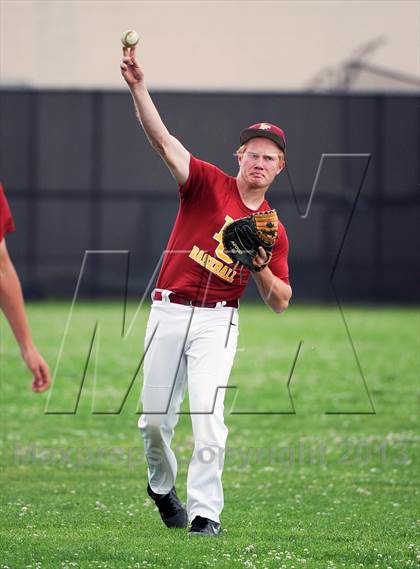 Thumbnail 3 in Los Osos vs. La Canada photogallery.