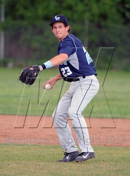 Thumbnail 3 in Los Osos vs. La Canada photogallery.