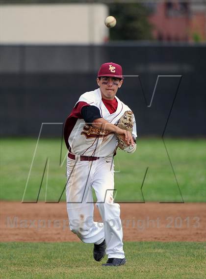 Thumbnail 2 in Los Osos vs. La Canada photogallery.