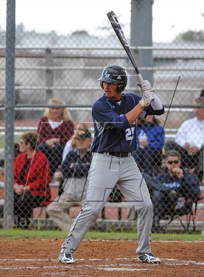 Thumbnail 3 in Los Osos vs. La Canada photogallery.