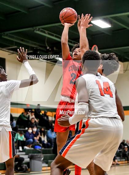 Thumbnail 2 in Rolling Hills Prep vs. Colony (The Classic at Damien) Tournament photogallery.