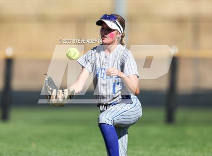 Thumbnail 2 in Broomfield vs. Cherokee Trail (CHSAA 5A First Round) photogallery.