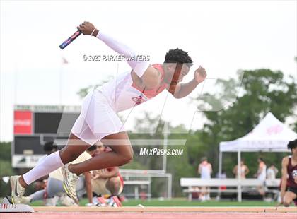 Thumbnail 1 in Brother Martin "Chubby Marks" Relays (Track Events) photogallery.