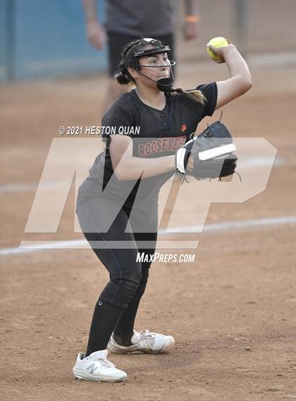 Thumbnail 2 in Esperanza vs. Roosevelt (CIF-SS D1 Final) photogallery.