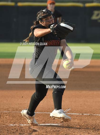 Thumbnail 2 in Esperanza vs. Roosevelt (CIF-SS D1 Final) photogallery.