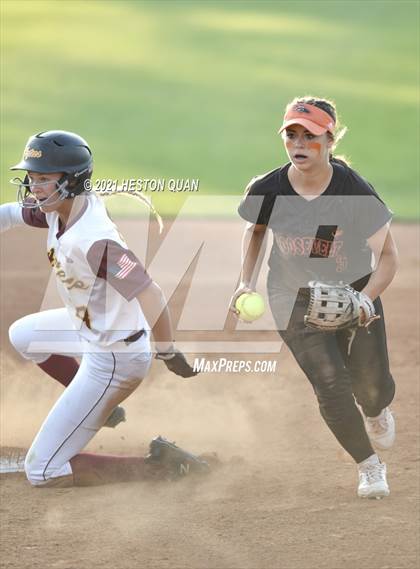 Thumbnail 3 in Esperanza vs. Roosevelt (CIF-SS D1 Final) photogallery.
