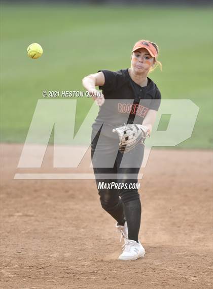 Thumbnail 2 in Esperanza vs. Roosevelt (CIF-SS D1 Final) photogallery.