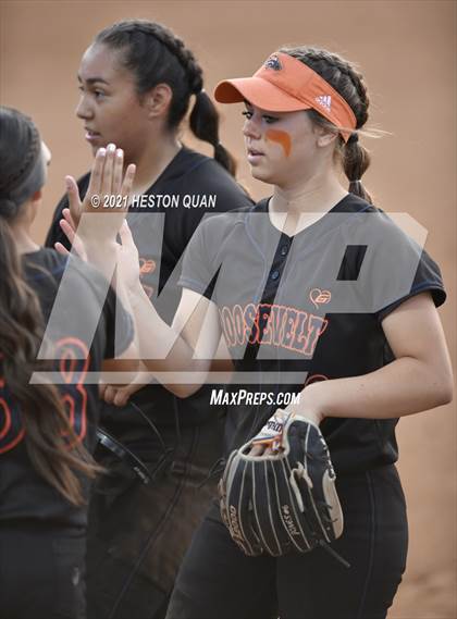 Thumbnail 2 in Esperanza vs. Roosevelt (CIF-SS D1 Final) photogallery.