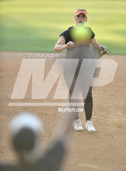 Thumbnail 2 in Esperanza vs. Roosevelt (CIF-SS D1 Final) photogallery.